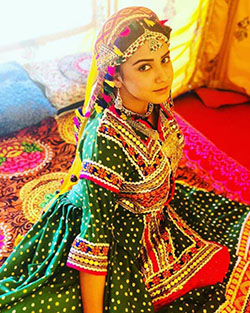 Bharat Ka Veer Putra – Maharana Pratap. Roshni Walia El Quién: rocíame no,  Roshni Walia fotos calientes,  Roshni Walia Instagram  