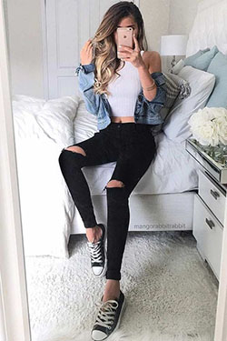 Tumblr Outfits Ideas para chicas de secundaria: Fotografía de moda,  chaqueta de jean,  Uniforme escolar,  Ropa Para La Escuela Tumblr  