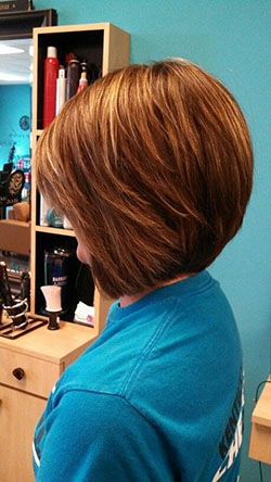Pelo castaño corto para cara redonda.: corte bob,  Ideas para teñir el cabello,  Cabello corto,  El pelo en capas  