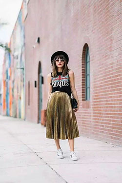 Manténgase a la moda con estilo falda plisada, falda plisada metalizada: top corto,  Trajes De Falda,  Estilo callejero,  Atuendos Informales,  Falda plisada  