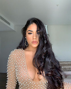 Maria Perez photoshoot poses, Natural Black Hair, Lip Makeup: Pelo largo,  pelo negro,  chicas de instagram,  Chicas Lindas De Instagram  