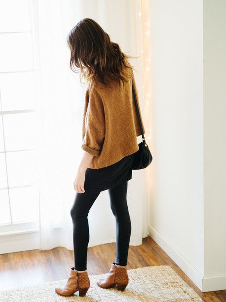 Leggings con botines marrones para invierno: Pantalones ajustados,  Atuendos Con Botas,  botas chelsea  